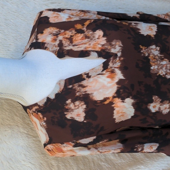 MAURICES PAINTED Burgundy Flower Patterned V-Neck Blouse Sz S - Picture 3 of 11